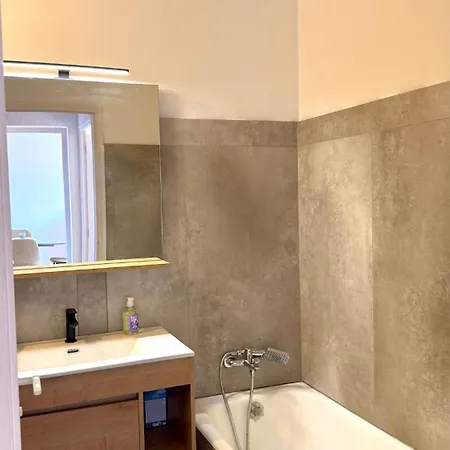 671 Avenue Emile Ripert Διαμέρισμα *